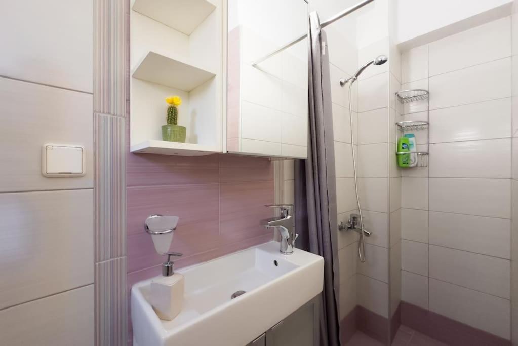 Pagrati Cozy Retreat Lägenhet Aten Exteriör bild